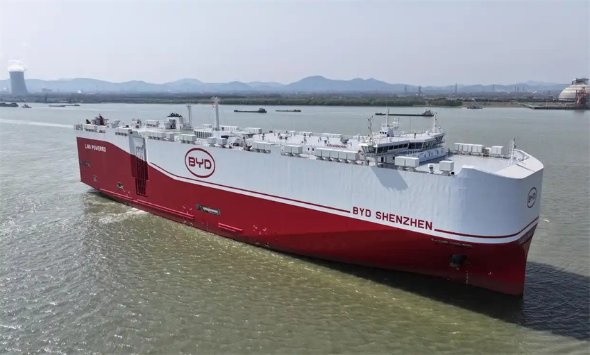 Maior navio cargueiro de automóveis do mundo zarpa e atende aos novos padrões ambientais internacionais